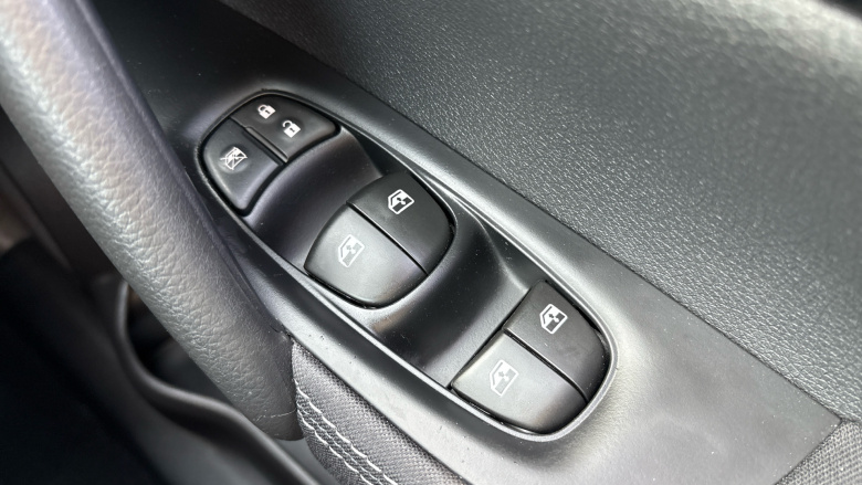 Nissan Qashqai 1.3 DiG-T Acenta Premium 5dr Petrol Hatchback